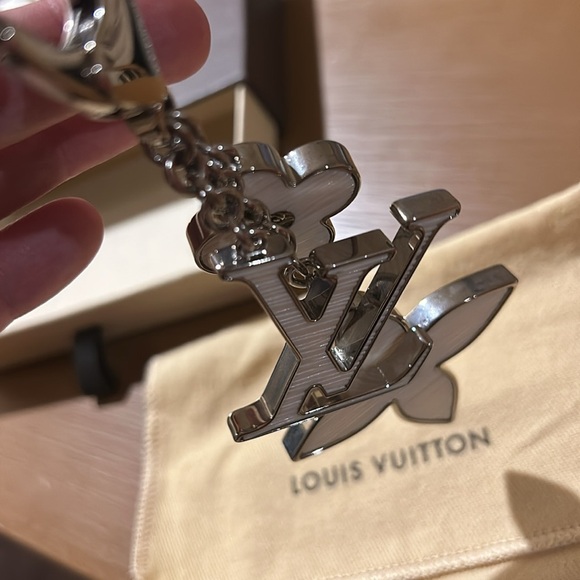 Louis Vuitton Fleur d’ Epi Bag Charm Resin Brass. Nearly New Certified Authentic - Picture 9 of 11